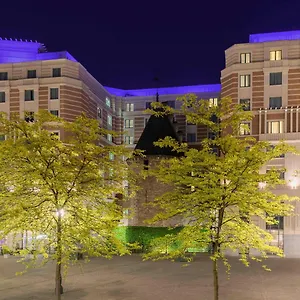 4* מלון Novotel Centre